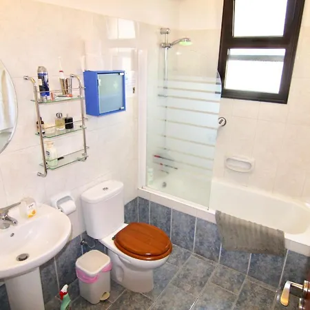 Апартаменты Faros Beach B101 Apartment Kato Paphos